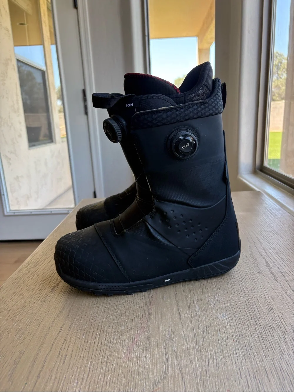 Burton Black Men's Snowboard Boots with BOA-style Dial